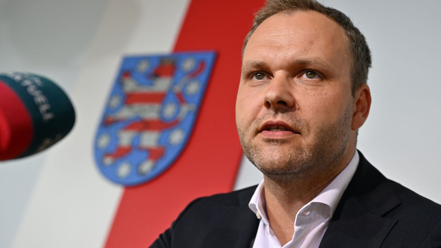 Die AfD will zur Dissertation von Regierungschef Mario Voigt (CDU) ein Gutachten eines Plagiatsjägers vorlegen. Foto: Martin Sch
