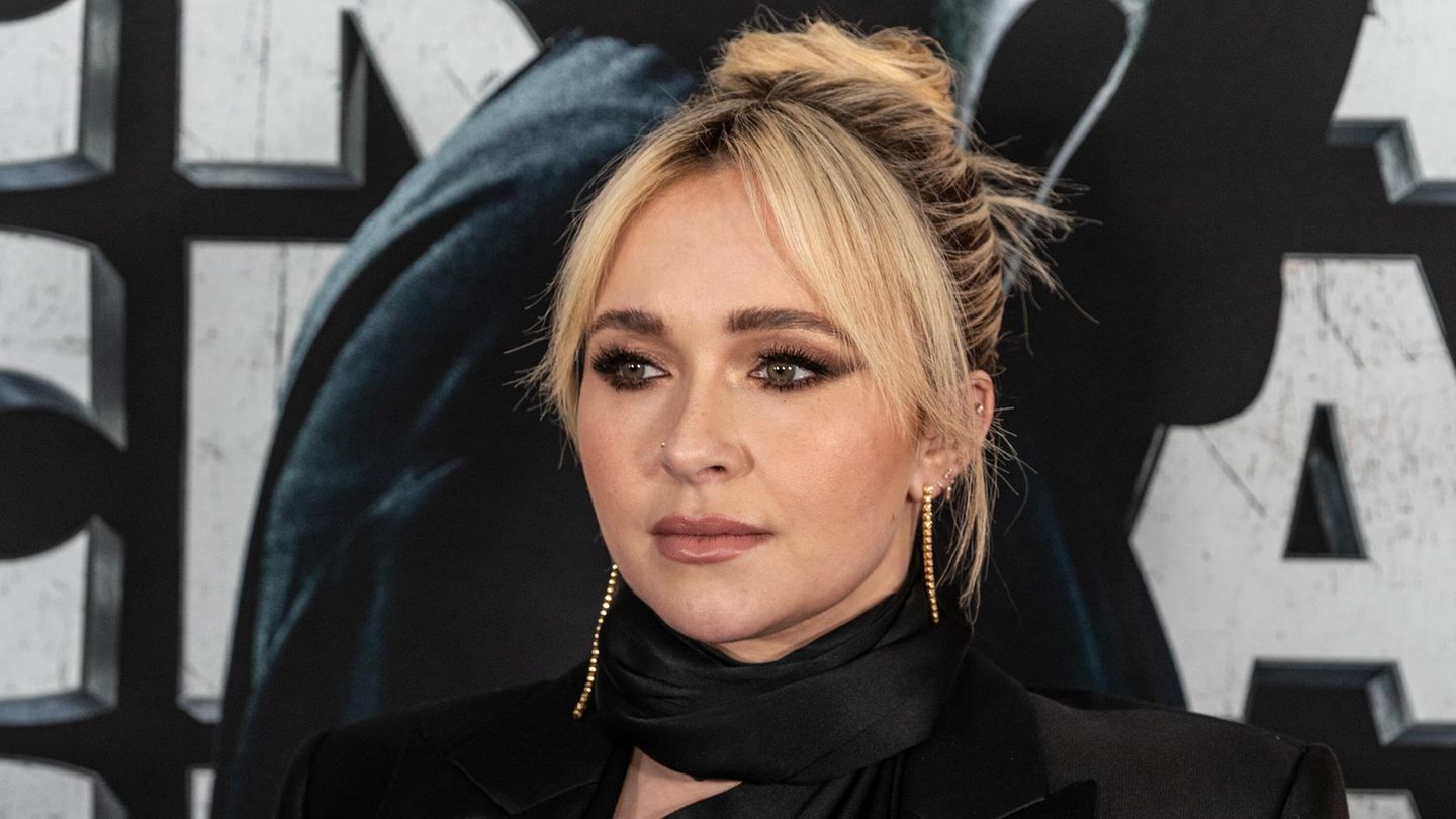 Schauspielerin Hayden Panettiere blickt an der Kamera vorbei
