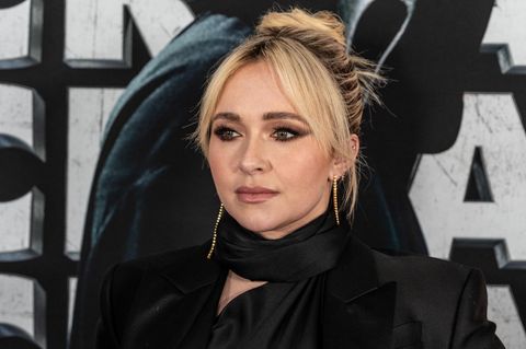 Schauspielerin Hayden Panettiere blickt an der Kamera vorbei