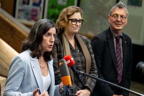 Es sei derzeit schwer zu sagen, wann das Gebäude wieder öffnen kann, sagt die Präsidentin der Universität. Foto: Fabian Sommer/d