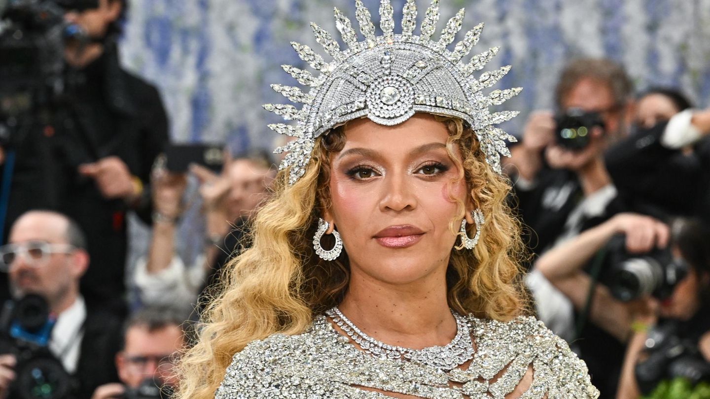 Beyonce trägt bei der Met-Gala ein ausladendes Diadem