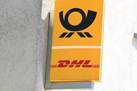 Die Postbank am Schweriner Marienplatz bietet künftig keine Post-Dienstleistungen mehr an. Die Stadtverwaltung kritisiert das. (