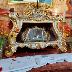 Blick auf den Seitenaltar, von dem der Schädel der Heiligen Zdislava in der Laurentiuskirche von Jablonne v Podjestedi entwendet wurde. Ihr historischer Wert sei unschätzbar, teilte die Polizei mit