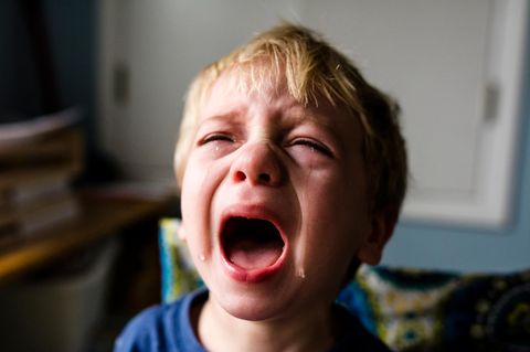 Wütende Kinder können oft die Nerven der Eltern belasten