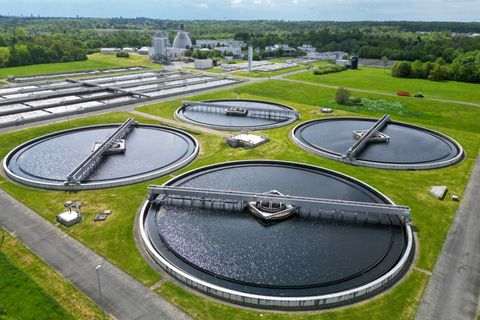 Die Hochschule Magdeburg-Stendal erprobt in der Kläranlage Halle-Nord neue Verfahren, um Medikamentenrückstände aus dem Abwasser