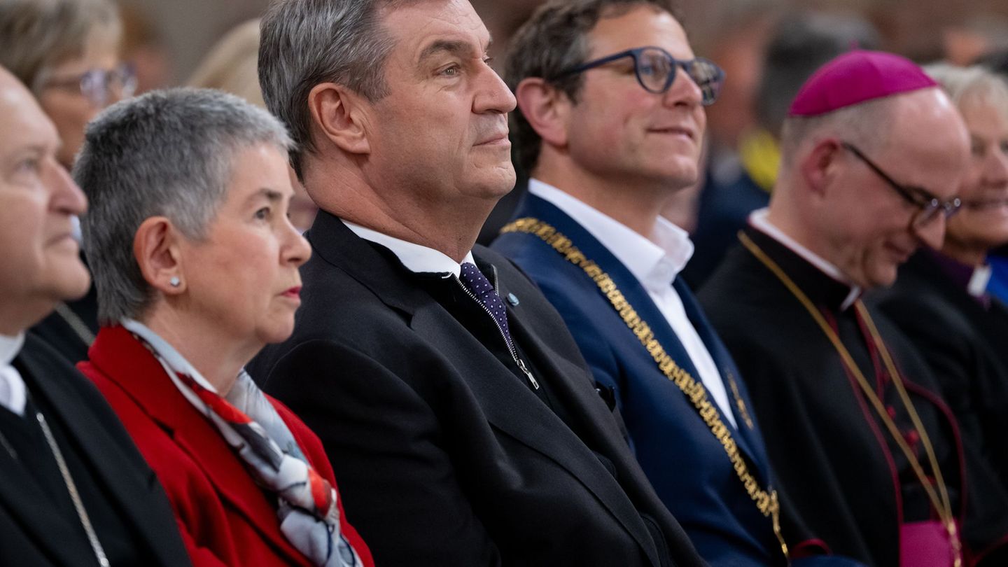 Prominente Gäste waren kurz vor der Eröffnung des Katholikentags in der Würzburger Residenz zusammengekommen. Foto: Sven Hoppe/d