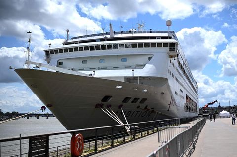 Das Kreuzfahrtschiff „Ambition“ in Bordeaux