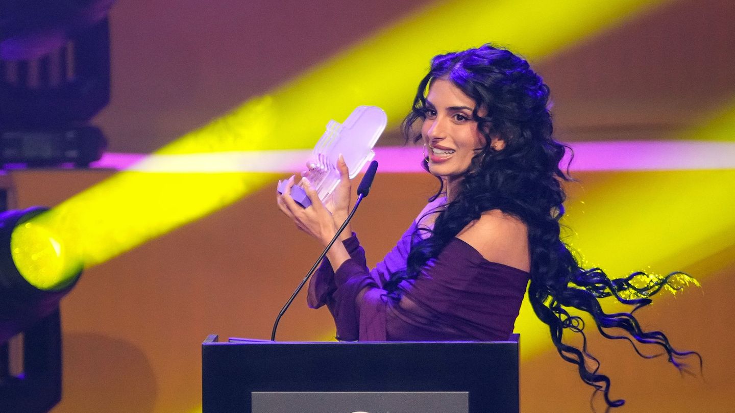 Auf einer Preisgala statt im Spätkauf: Sara Arslan. Foto: Soeren Stache/dpa