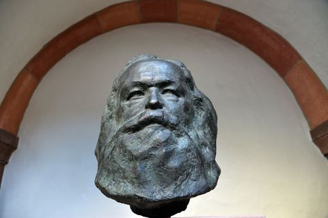 Am Internationalen Museumstag führt die Kostümführung "Zwischen Champagner und Pfandhaus. Jenny von Westphalen über ihr Leben" d