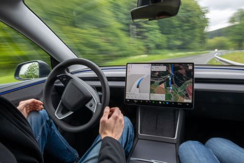 Es ist in Europa das erste Shuttle-Projekt, bei dem Teslas mit der Software "Full Self-Driving (Überwacht)" fahren (Archivbild)