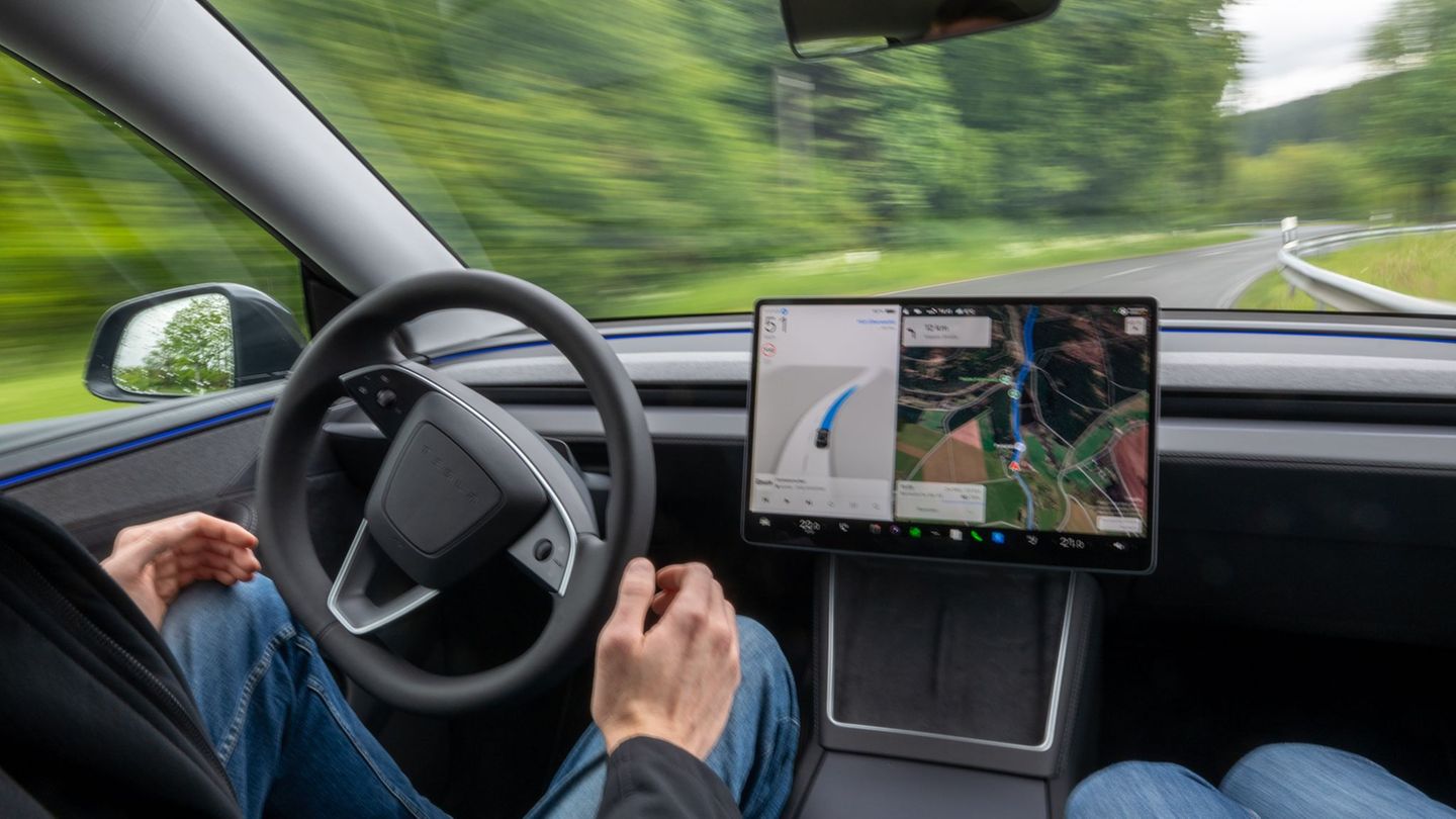 Es ist in Europa das erste Shuttle-Projekt, bei dem Teslas mit der Software "Full Self-Driving (Überwacht)" fahren (Archivbild)