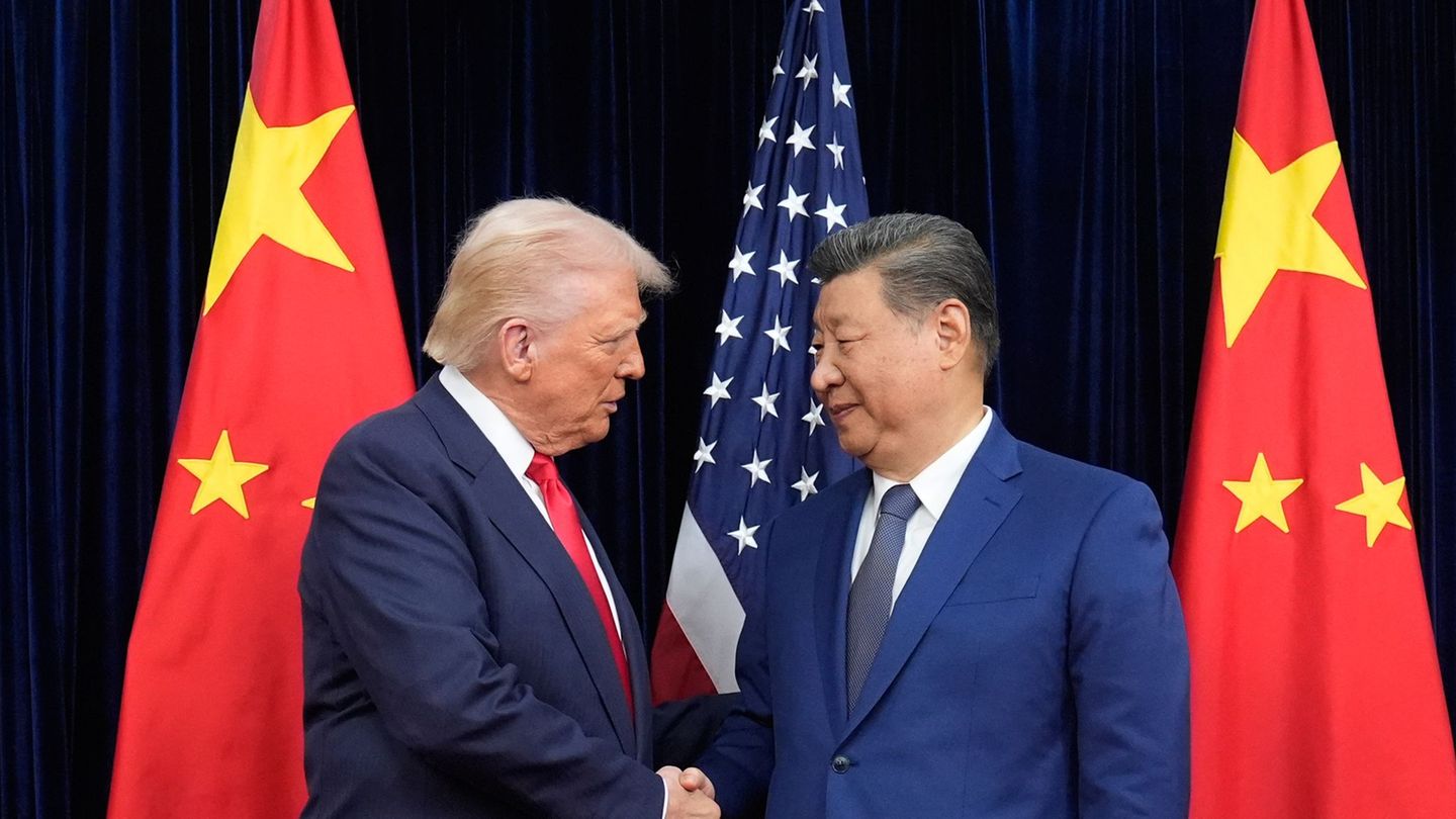 Trump und Xi treffen erneut aufeinander (Archivbild). Foto: Mark Schiefelbein/AP/dpa