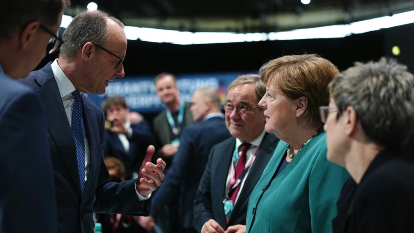 Merz und Merkel (im Februar in Stuttgart)