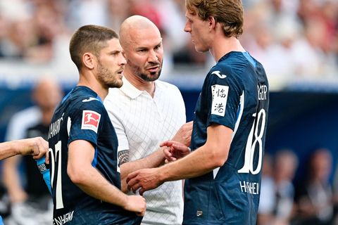 Andrej Kramaric, Trainer Christian Ilzer, Wouter Burger (v.l.): starke Saison mit Hoffenheim. (Archivbild) Foto: Uwe Anspach/dpa