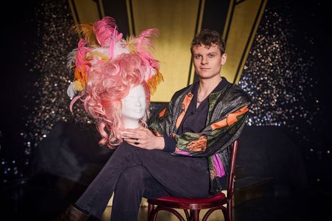 Johannes Hegemann spielt im ZDF-Film "Olivia" den Künstler Oliver Köbel, der als Dragqueen Oliver Knöbel bekannt ist. (Handoutbi