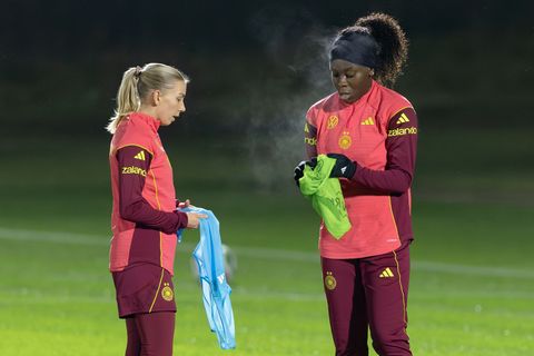 Die beiden deutschen Nationalspielerinnen Elisa Senß (l) und Nicole Anyomi verlassen Eintracht Frankfurt. (Archivbild) Foto: Jür
