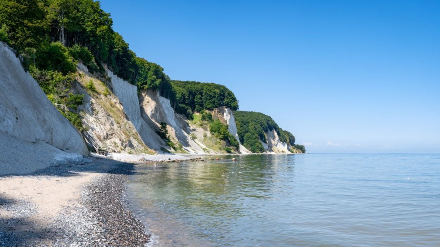 Die künstliche "Insel Ostervilm" vor der Küste von Rügen diente einst als DDR-Entmagnetisierungsstation. Heute ist das verfall