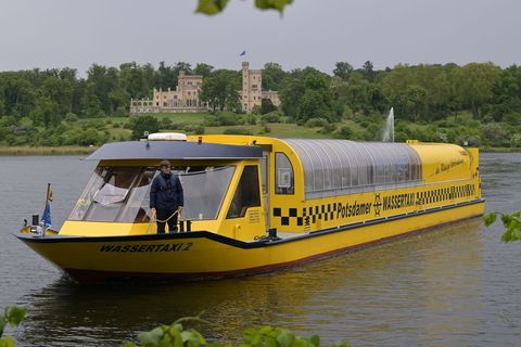 Das Potsdamer Wassertaxi fährt nach einer Pause wieder. Foto: Michael Bahlo/dpa