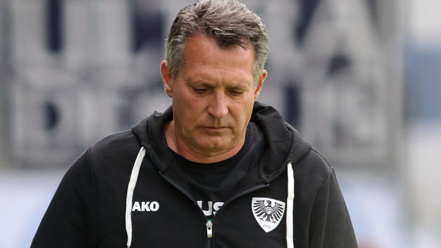 Trainer Alois Schwartz hat keine Zukunft beim Zweitliga-Absteiger Preußen Münster. (Archivbild) Foto: Bernd Thissen/dpa