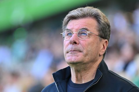 Wolfsburgs Trainer Dieter Hecking glaubt an sein Team. (Archivbild) Foto: Swen Pförtner/dpa