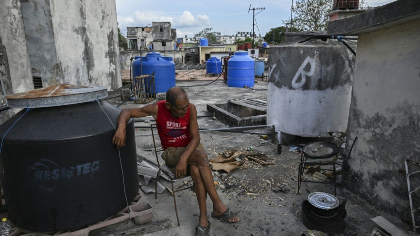 Improvisiertes Kochen mit Holz bei Stromausfall in Havanna