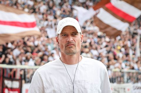 Vor dem bislang wichtigsten Spiel in dieser Saison: St. Pauli-Trainer Alexander Blessin. (Archivbild) Foto: Christian Charisius/