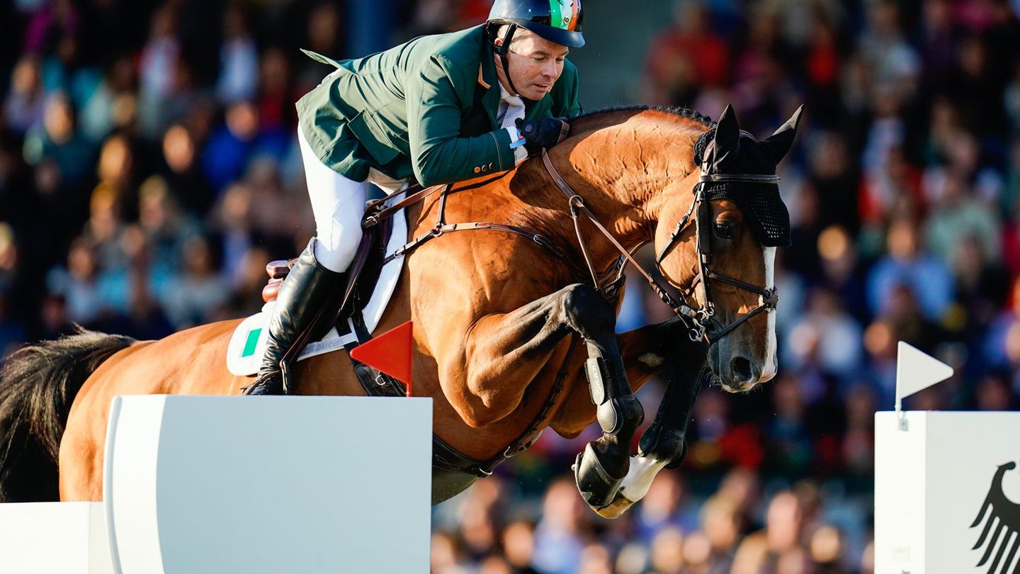 Siegreich im Championat von Hamburg: der Ire Cian O'Connor. (Archivbild) Foto: Uwe Anspach/dpa