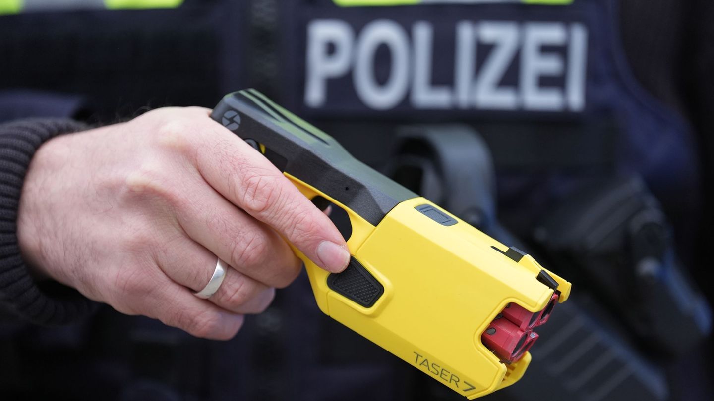 Die Berliner Polizei hat bei einem Einsatz in Mariendorf einen Taser eingesetzt. (Symbolbild) Foto: Marcus Brandt/dpa