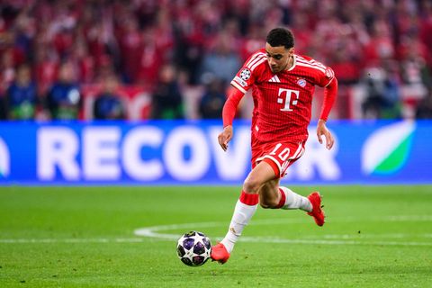 Jamal Musiala im Bayern-Trikot in Aktion - aber wie spielt er bei der WM? (Archivbild) Foto: Tom Weller/dpa