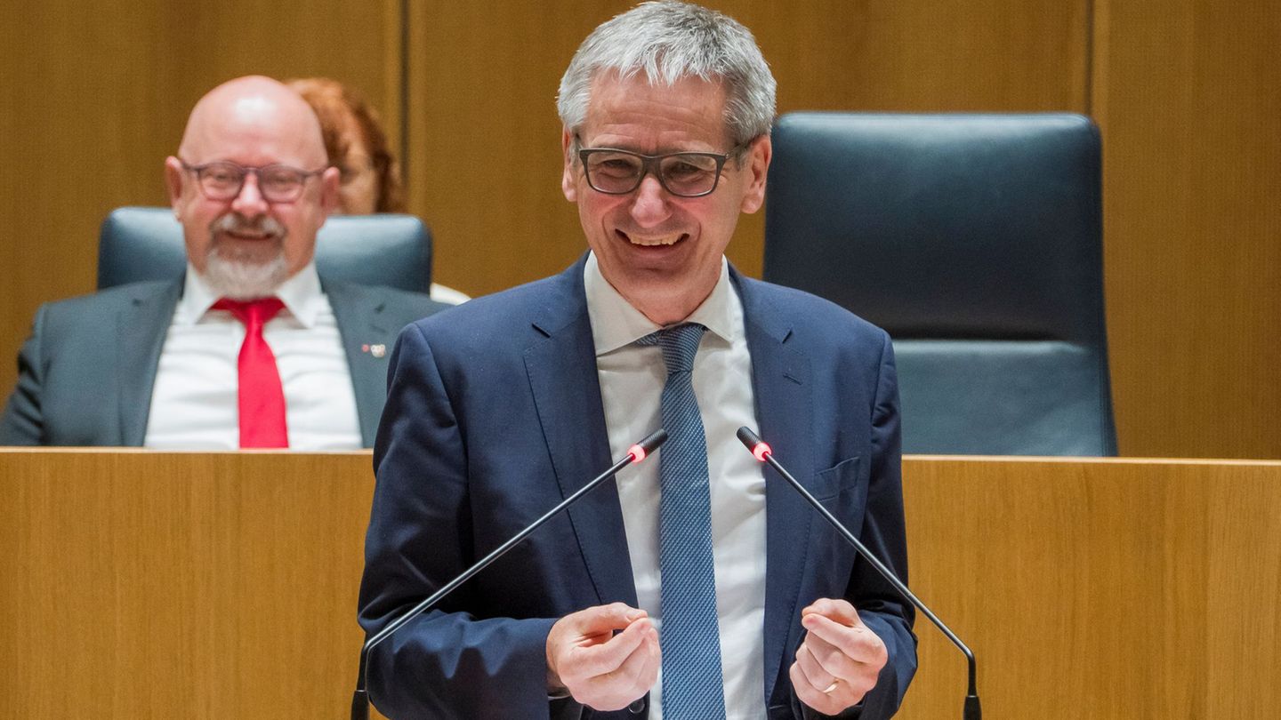 "Der Landtag kann einiges bewegen", sagt der scheidende Präsident Hendrik Hering. (Archivbild) Foto: Andreas Arnold/dpa