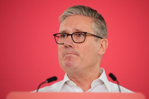 Seit der Niederlage bei den Kommunal- und Regionalwahlen steckt Premier Starmer in einer tiefen Krise. Foto: James Manning/PA Wi