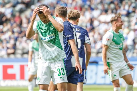 Fürth-Profi Maximilian Dietz hadert im Spiel gegen Hertha. (Archivbild) Foto: Andreas Gora/dpa