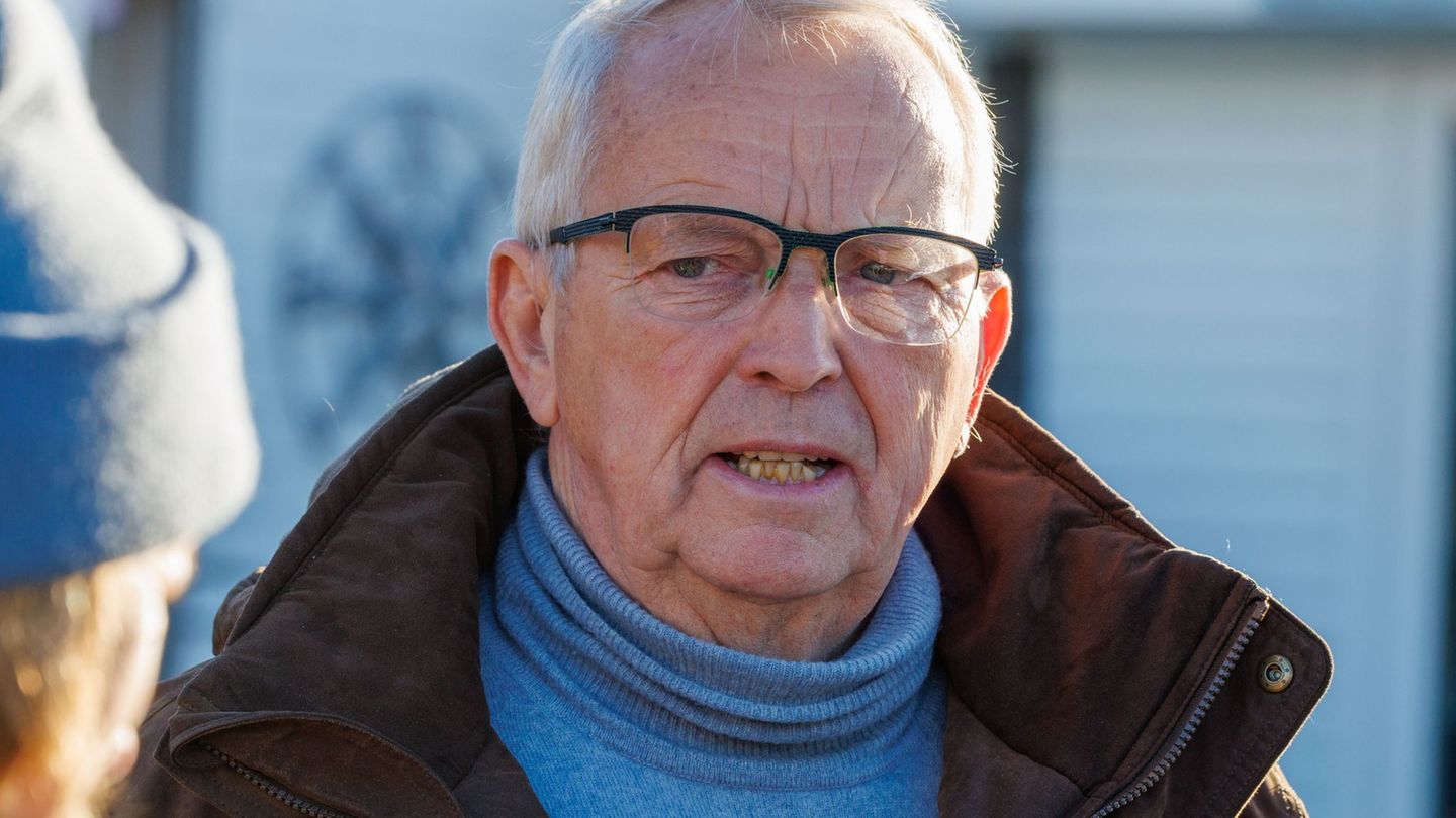 Mecklenburg-Vorpommerns Umweltminister Till Backhaus war wochenlang nach am vor der Insel Poel gestrandeten Buckelwal dran. (Arc