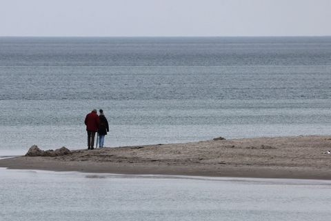 In den kommenden Tagen bleibt das Wetter im Norden meist grau und teilweise nass. (Symbolbild) Foto: Bernd Wüstneck/dpa