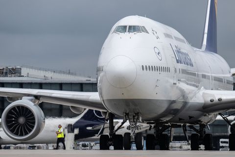 Weniger Passagiere und Fracht: Lufthansa-Streiks treffen Flughafen Frankfurt. (Archivbild) Foto: Boris Roessler/dpa