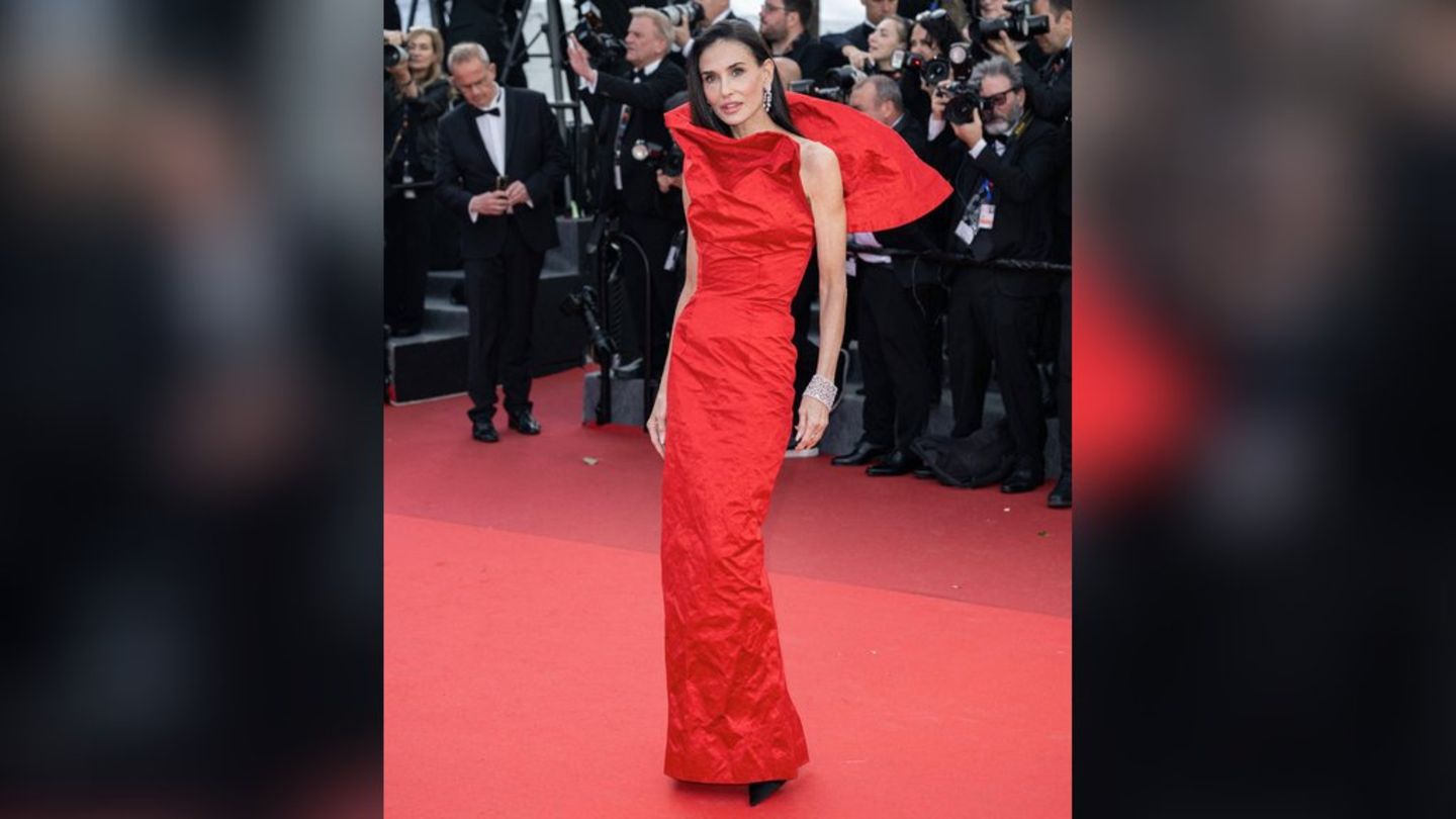 Demi Moore wählte ein knallrotes Gucci-Kleid.