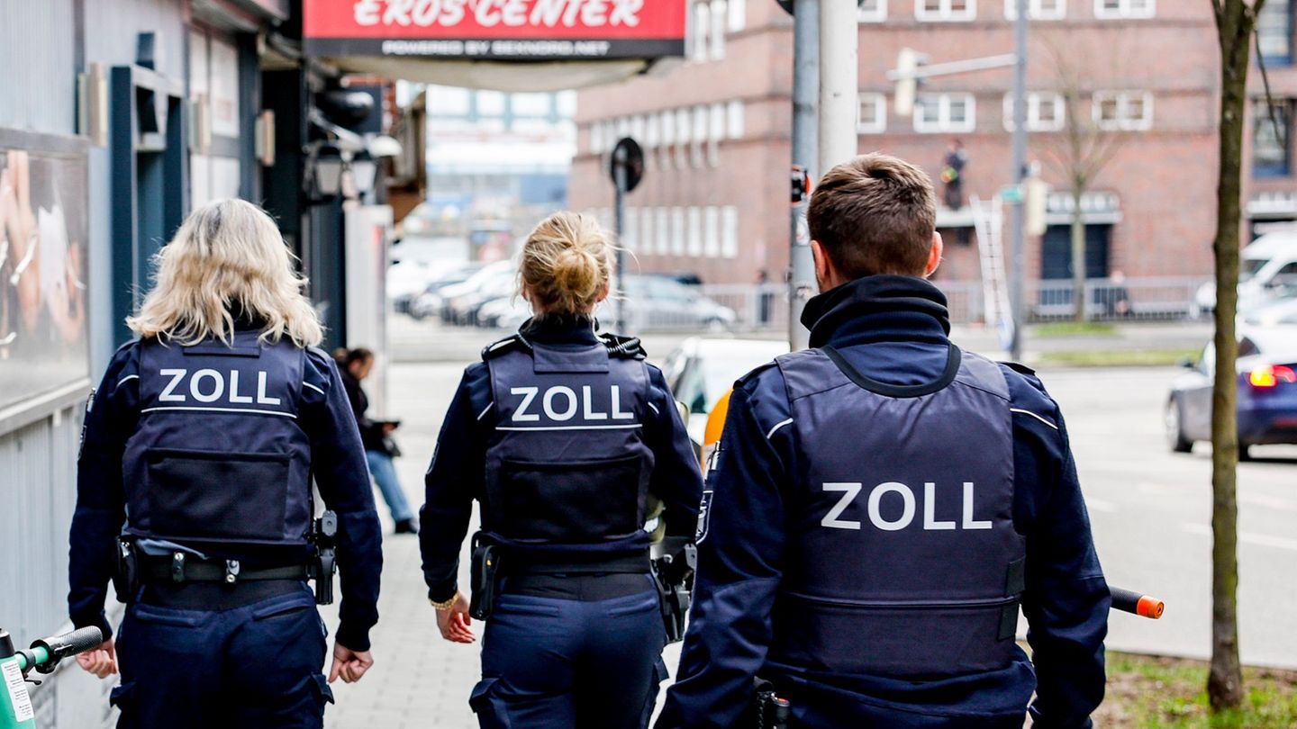 Der Zoll hat seine Bilanz für 2025 vorgestellt. (Symbolbild) Foto: Axel Heimken/dpa