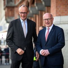 Im März hatte es noch geheißen, Berlins Bürgermeister Wegner habe am ersten Tag des Stromausfalls auch mit Kanzler Merz gesproch