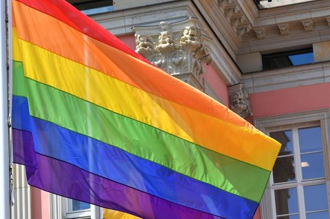 Brandenburgs Landtagspräsidentin Ulrike Liedtke und Gleichstellungsminister René Wilke wollen am Montag als Zeichen für Toleranz
