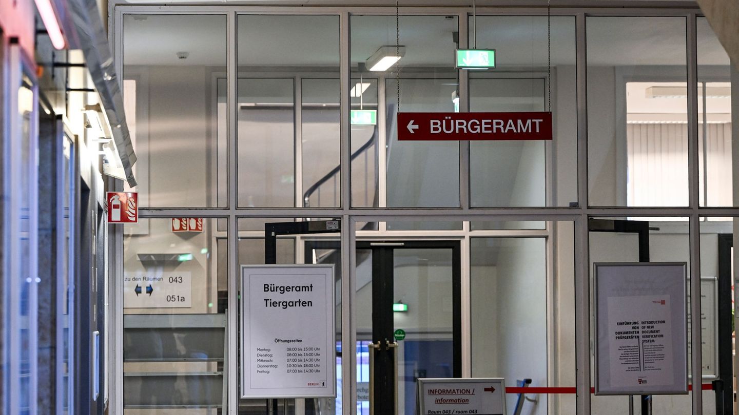 Wer will, bekommt in Berlin binnen 14 Tagen einen Termin beim Bürgeramt. (Archivbild) Foto: Jens Kalaene/dpa