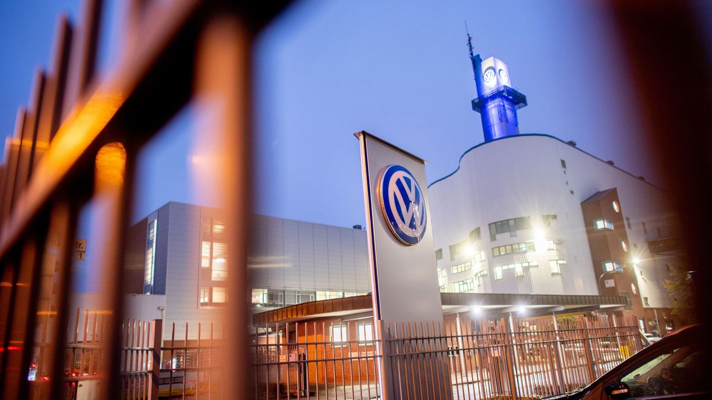 Zuletzt war vor allem über die Zukunft des VW-Werks in Osnabrück spekuliert worden. (Archivbild) Foto: Hauke-Christian Dittrich/