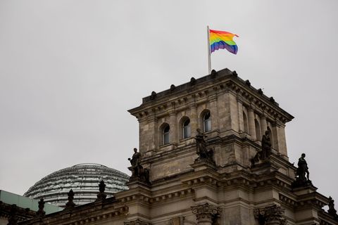 Wann weht die Regenbogenflagge über dem Bundestag? An dieser Frage entzündete sich 2025 ein politischer Streit. (Symbolbild) Fot
