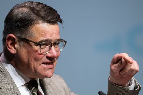 Boris Rhein (CDU), Ministerpräsident von Hessen, pocht mit Blick auf die AfD auf den Bau von Brücken statt Brandmauern. (Archivb
