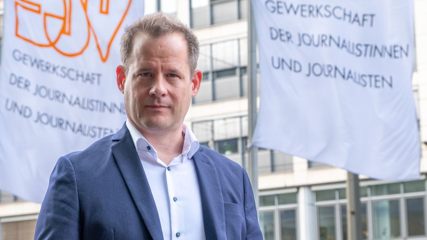 Der DJV fordert Garantien für die Freiheit des öffentlich-rechtlichen Landesrundfunks. (Archivbild) Foto: Ulf Vogler/dpa