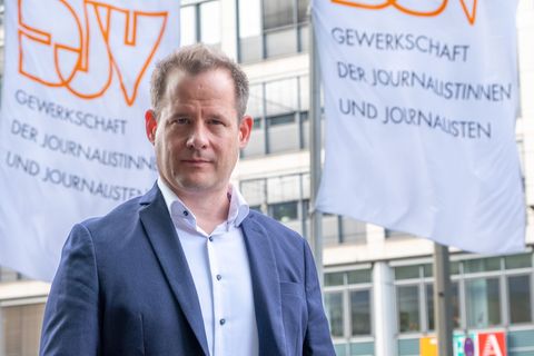 Der DJV fordert Garantien für die Freiheit des öffentlich-rechtlichen Landesrundfunks. (Archivbild) Foto: Ulf Vogler/dpa