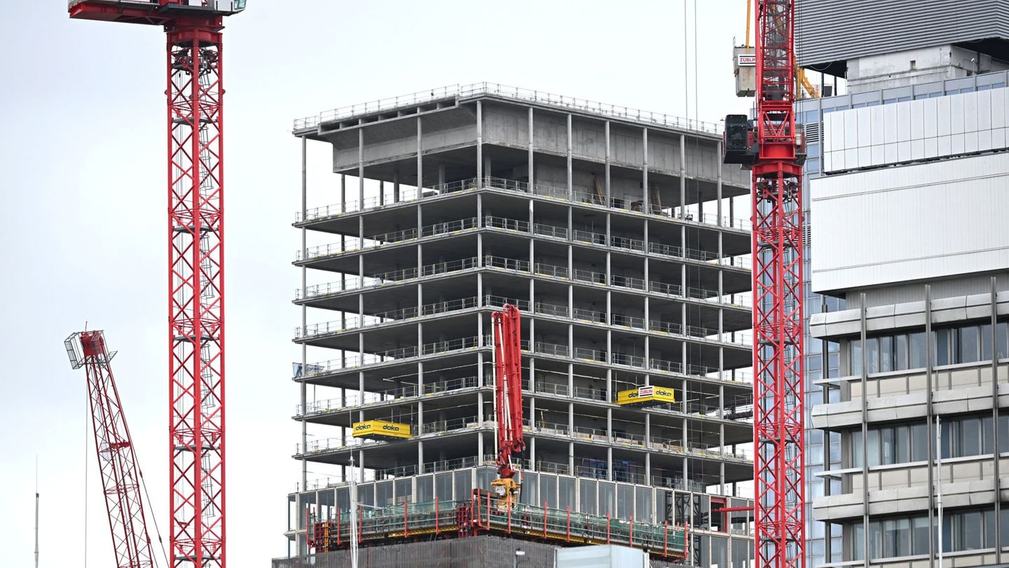Das Baugewerbe gilt in Berlin laut Förderbank IBB als Wachstumstreiber bei der Wirtschaftsleistung. (Archivbild) Foto: Elisa Sch