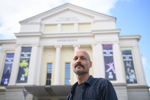 Kevin Rittberger ist der Autor des Stückes "Wunde Stadt". Foto: Klaus-Dietmar Gabbert/dpa