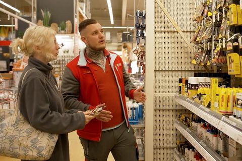 Beratungsgespräch im Baumarkt