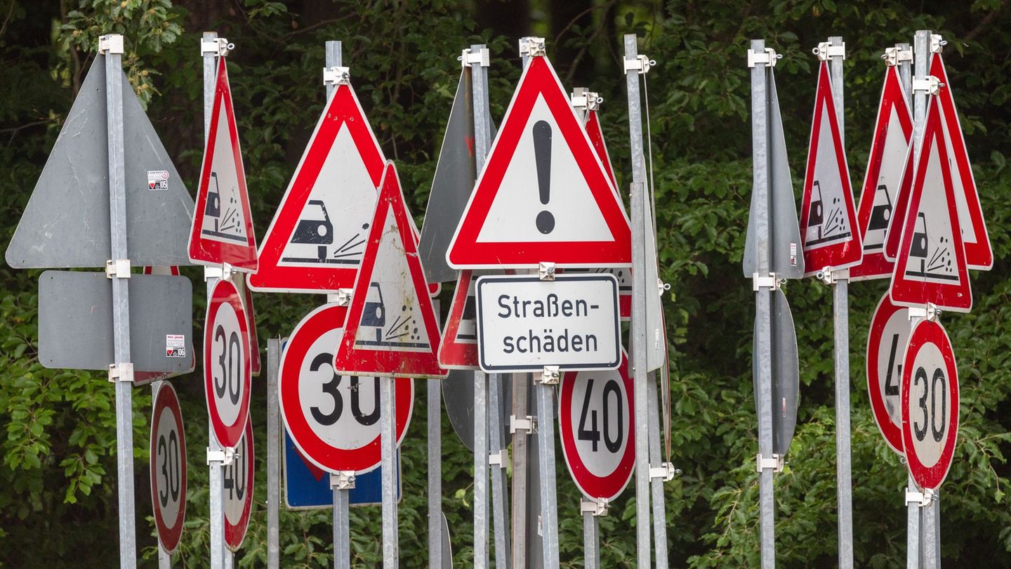 NRW nutzt Gelder aus dem Sondervermögen des Bundes auch für Landesstraßen. (Symbolbild) Foto: Jens Büttner/dpa