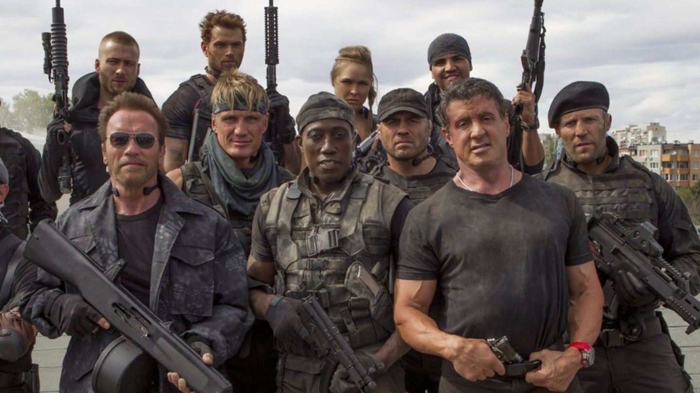 Die "Expendables" um Arnold Schwarzenegger (v.l.) und Sylvester Stallone bekommen bald weibliche Konkurrenz.